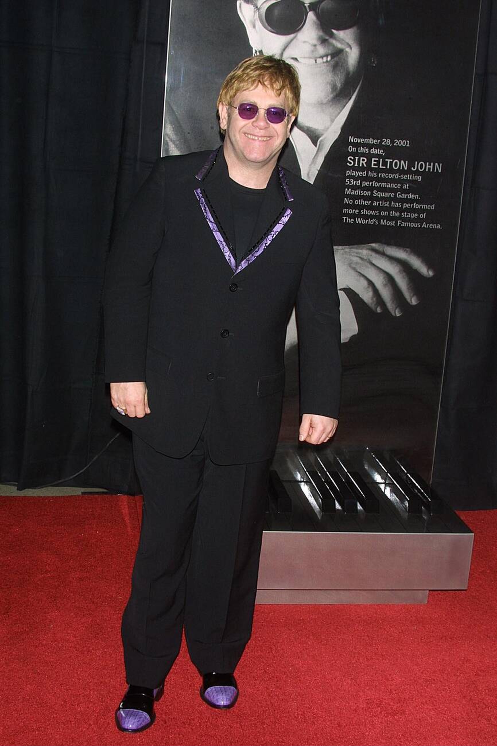 Elton John honored for most performances at Madison Square Garden, New York – November 28, 2001