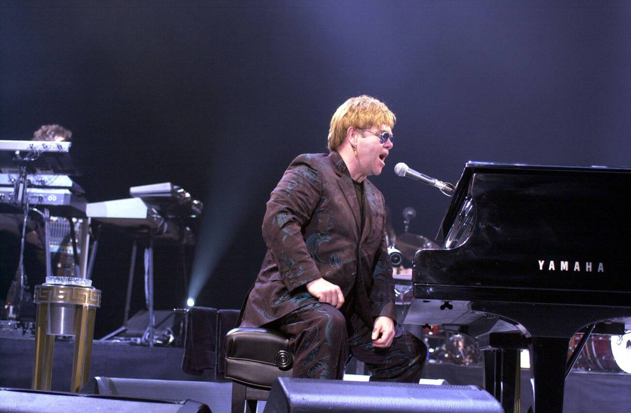 Elton John live in Cleveland, OH – October 5, 2001