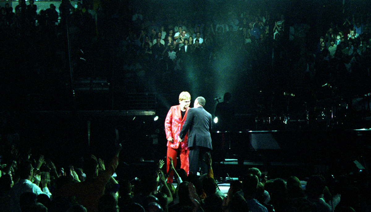 Elton John live April 2001