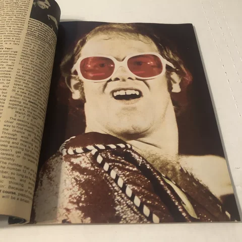 US MAGAZINE - Rock Around The World