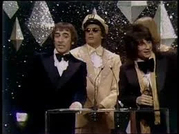 Elton John Wins Favorite Male Pop/Rock Artist - AMA 1977