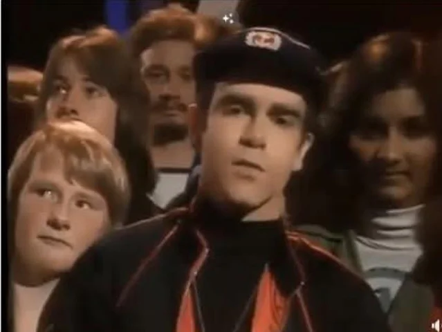 Top Of The Pops ( 15th December 1977 ) Hosted presented By Elton John