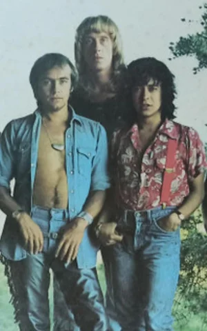 Bernie Taupin separates from his wife, Maxine, who later becomes involved with Kenny Passarelli.