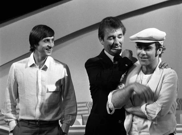 Football, London, England, 6th May 1978, Nottingham Forest manager Brian Clough (centre) gets to grips with pop star Elton John watched by Dutch footballer Johan Cruyff at a London reception