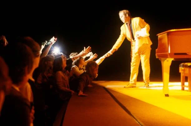 CANADA - NOVEMBER 01: Photo of Elton JOHN; performing at the O'Keefe Centre (Photo by Peter Noble/Redferns)
