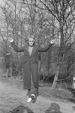 Pop singer Elton John in the Netherlands; Elton John in Amsterdam woods, February 17, 1971