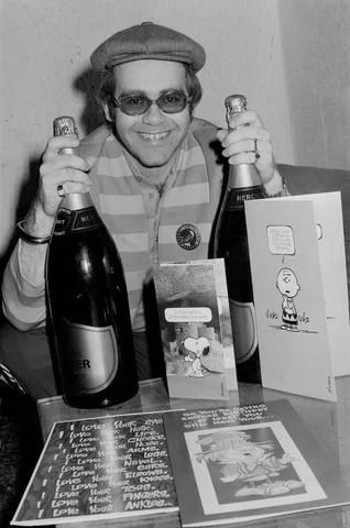 Elton John pictures on 24th March 1977, a day before his 30th birthday, which is on the next day, 25th March. Caption from the time says¿. "Top pop singer Elton John is 30 years of age tomorrow. (Friday)