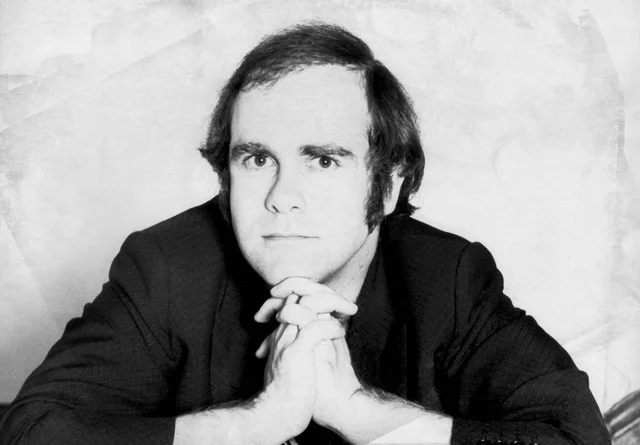 1978: British pop star, Elton John is seen in this newly released photo, without wearing the hat that he has worn for over a year to hide his baldness. He has had a hair transplant in Paris recently.
