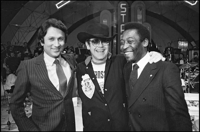 Elton John in a cowboy hat alongside Pelé and Michel Drucker in 1981
