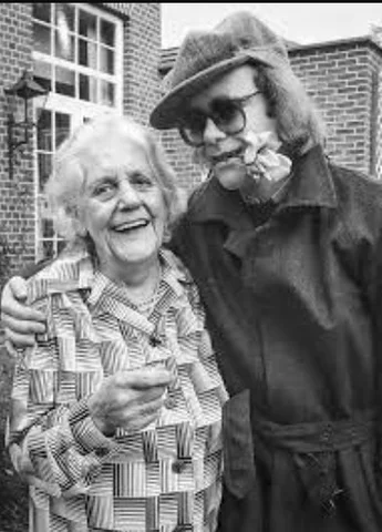 Ivy (White) Harris (1899 - abt. 1995) Born 31 Dec 1899 in London, England, United Kingdom  Died about Mar 1995 [uncertain] at about age 95 in London, England, United Kingdom