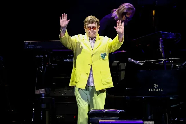 Elton John scored big at his San Diego Curebound Concert For Cures in Petco Park His only scheduled 2025 U.S. concert drew 27,000 people and raised $11.5 million for the cancer-fighting San Diego nonprofit.