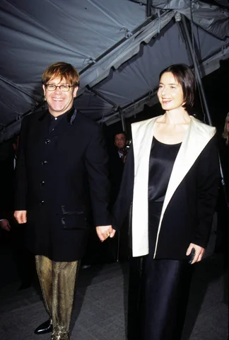 New York, New York, U.S. - K15382KJ.ELTON JOHN & ISABELLA ROSSELLINI.MET Museum Fashion Gala. 12/04/1995
