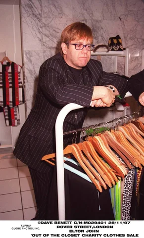 Nov. 28, 1997 - London, ENGLAND - 29/11/97 DOVER STREET,LONDON.ELTON JOHN ''OUT OF THE CLOSET'' CHARITY CLOTHES SALE